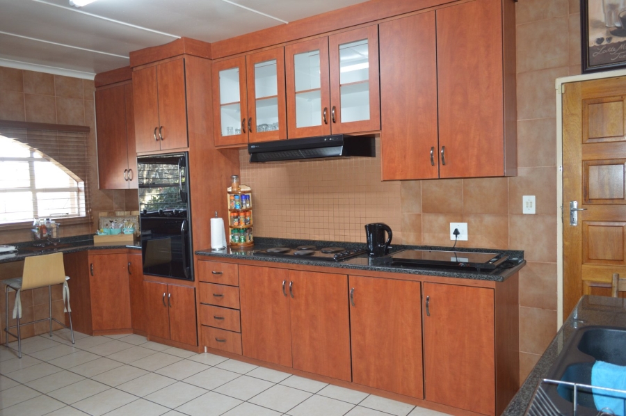 6 Bedroom Property for Sale in Flamwood North West